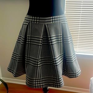EXPRESS Houndstooth black/white skater skirt size 6
